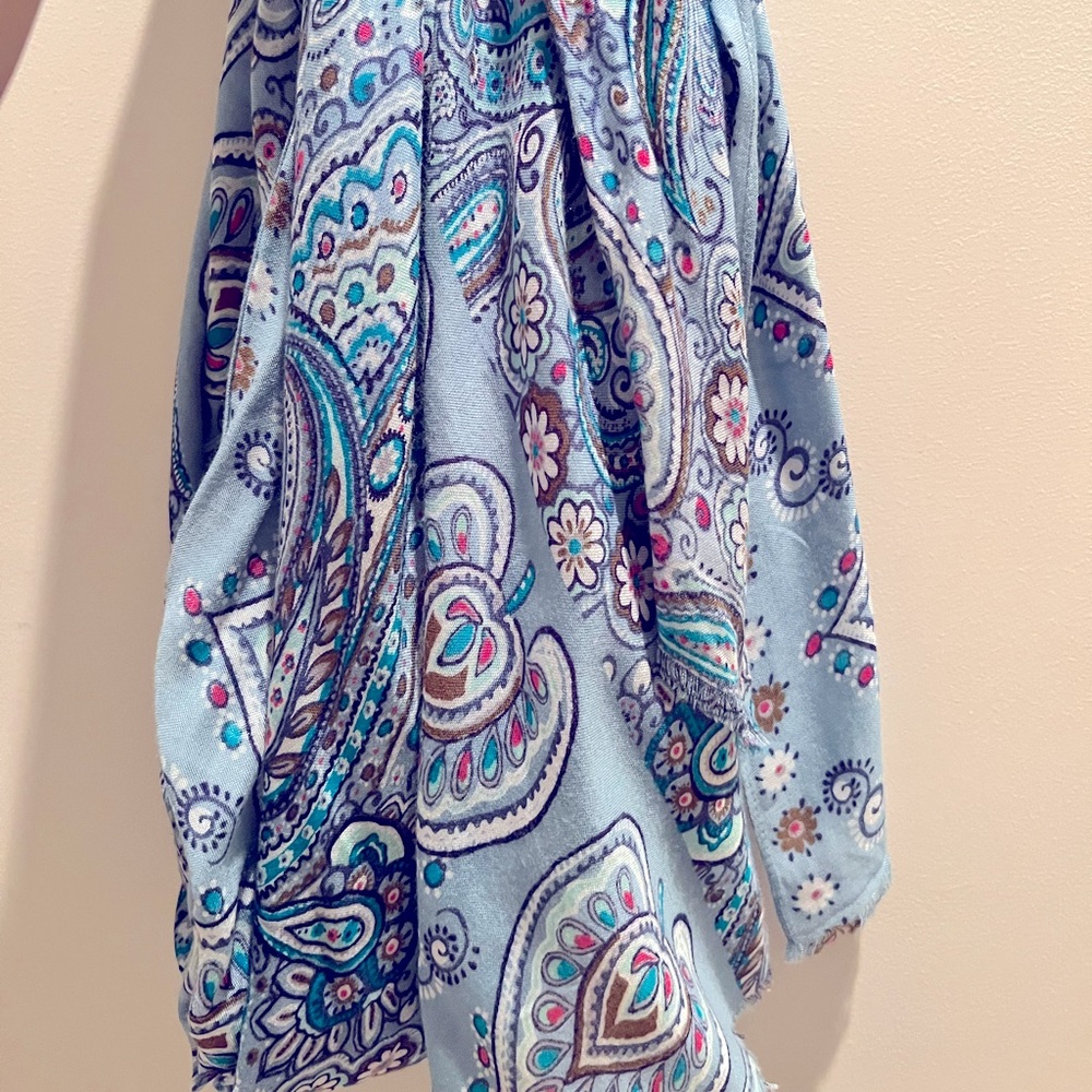 Vera Bradley large rectangular scarf in daisy dot paisley NWOT